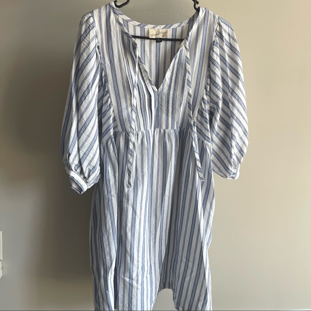Universal Thread dress, white with blue stripes. Good condition. Sz M